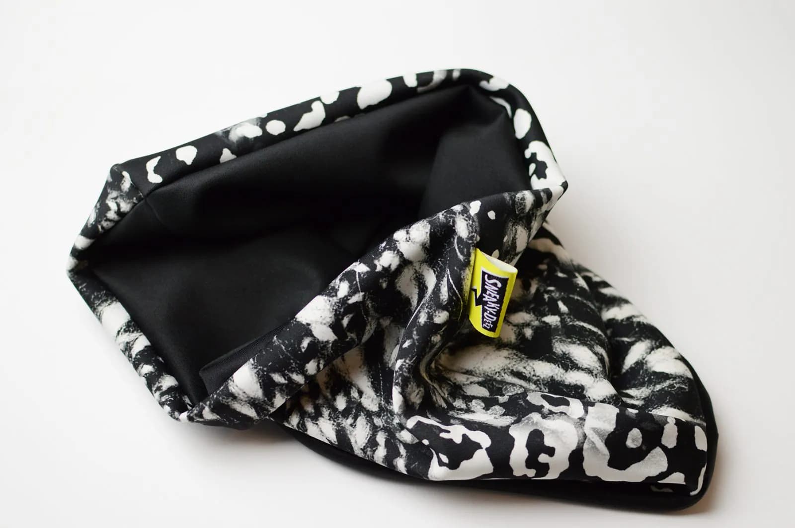 Back Warmers black and white β image 16